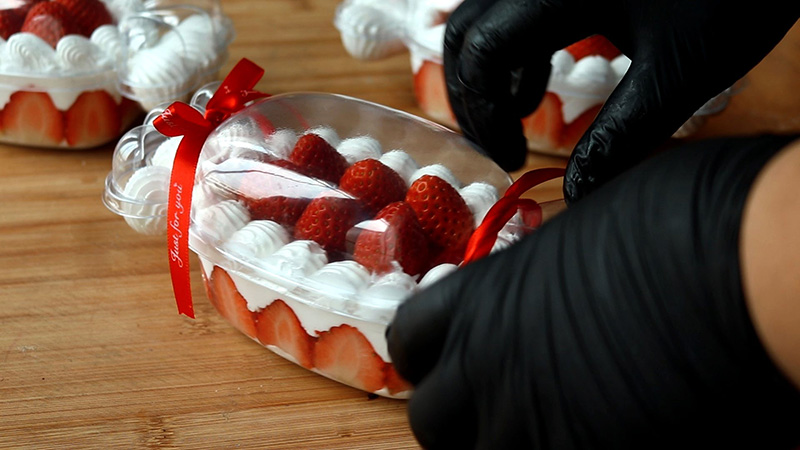 สูตรเค้กสตรอว์เบอร์รีในกล่องลูกกวาด สูตรเค้ก เค้กสตรอว์เบอร์รี สูตรขนม