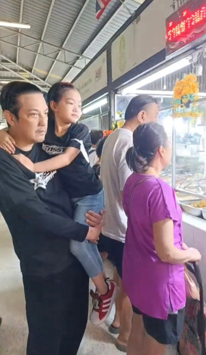 หนุ่ม ศรราม แค่อุ้มลูกก็เจอดราม่า