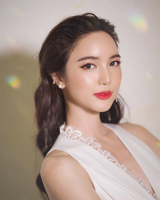 บัว นลินทิพย์