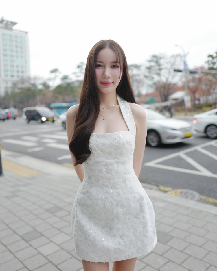 มุก วรนิษฐ์ ใส่บิกินี่สีชมพู แชะภาพอวดหุ่นเซ็กซี่ ทำทะเลมัลดีฟส์เดือด