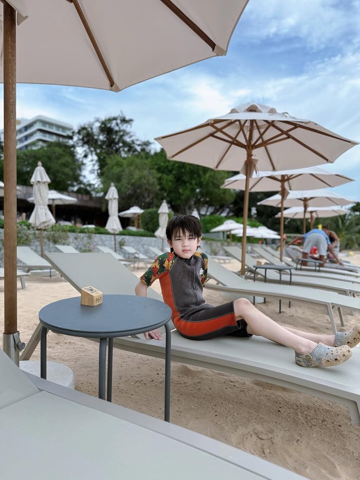 ลูกชายบอย โชคชัย ทำบัตรครั้งแรกในวัย 7 ขวบ หน้าตาหล่อมาก