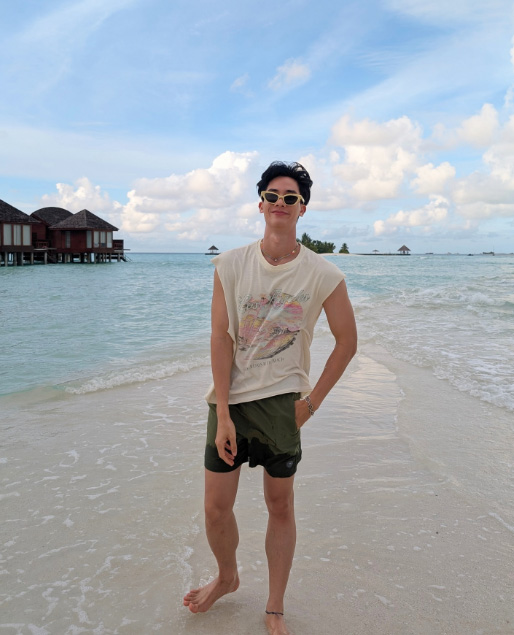 5 ลุคเท่ ๆ แต่งตัวไปทะเล ผู้ชาย ใส่ชุดแบบไหนให้ดูดีมีสไตล์ แม้ในวันพักผ่อน
