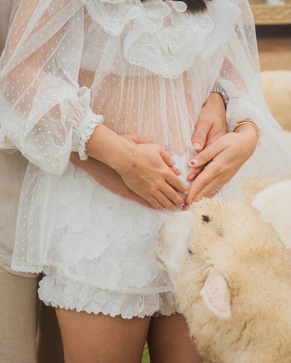 เจมส์ จิรายุ อวดภาพอัลตราซาวด์ ประกาศข่าวดีรับวันแม่ ภรรยาท้องแล้ว