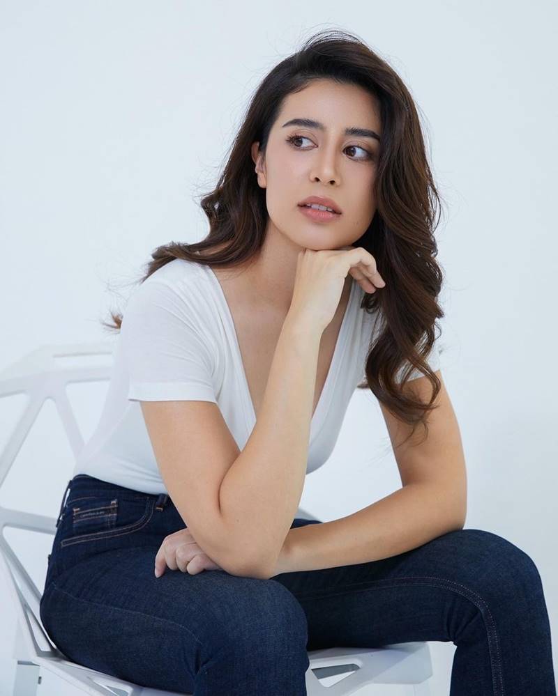 จีนส์ จิรชยา, นก จริยา, จอนนี่ แอนโฟเน่