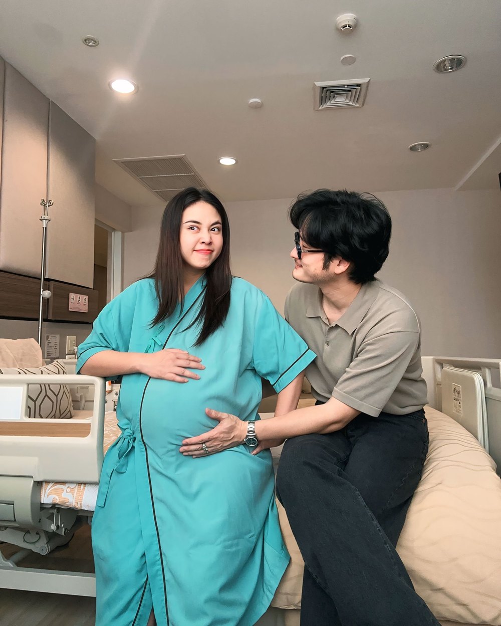 บิว วราภรณ์ คลอดแล้ว พี่ธนิน เผยภาพแรกลูกชาย น้องเบนนี่