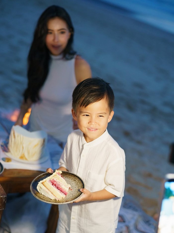 ศรีริต้า ฉลองวันเกิดวัย 44 ปี สุดอบอุ่น