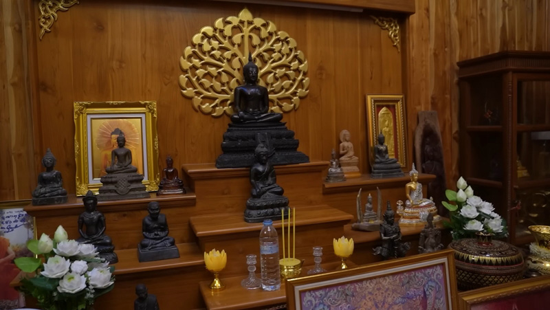 บ้าน บัวขาว บัญชาเมฆ ห้องพระ