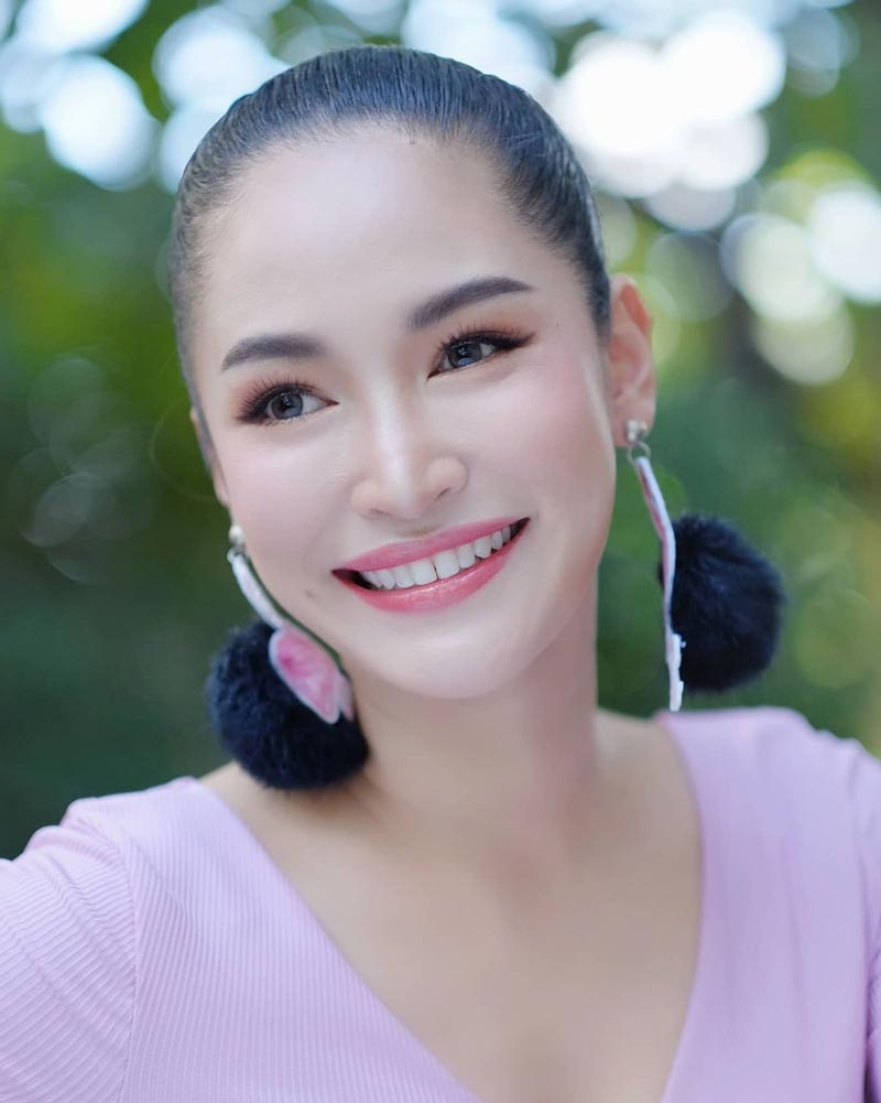 พลอย พลอยพรรณ