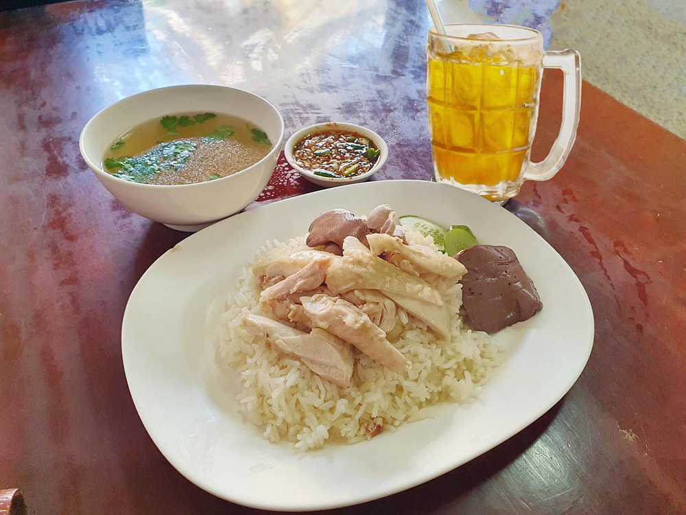 เจ๊ยี ข้าวมันไก่วัดสระเกศ ร้านอาหารแม้นศรี