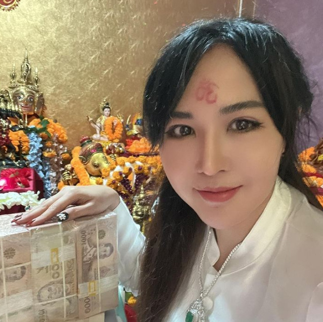 ล้วงประวัติ เพชรพันปี เจ้าของร้านเพชรดัง ดีกรีไม่ธรรมดา