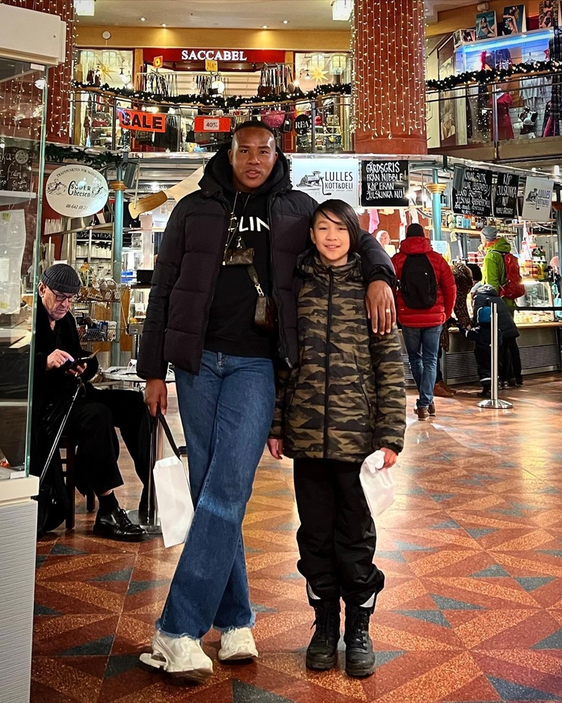 รัศมีแข ฟ้าเกื้อล้น 