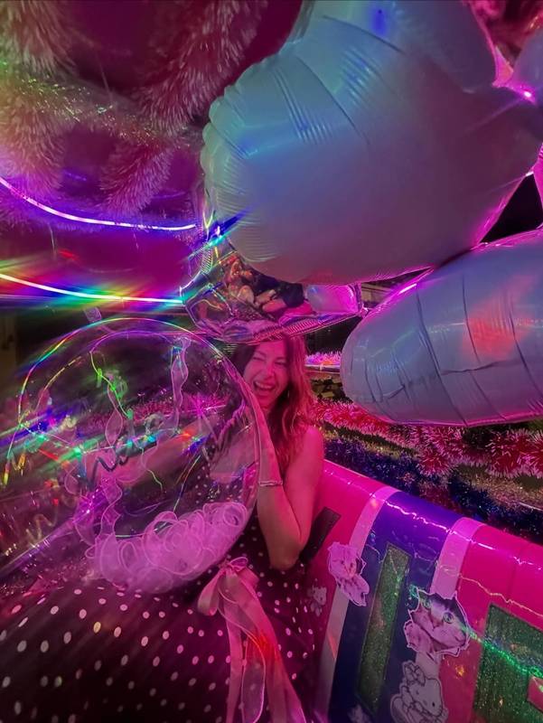 พอลล่า เทเลอร์ ฉลองวันเกิด 43 ปี