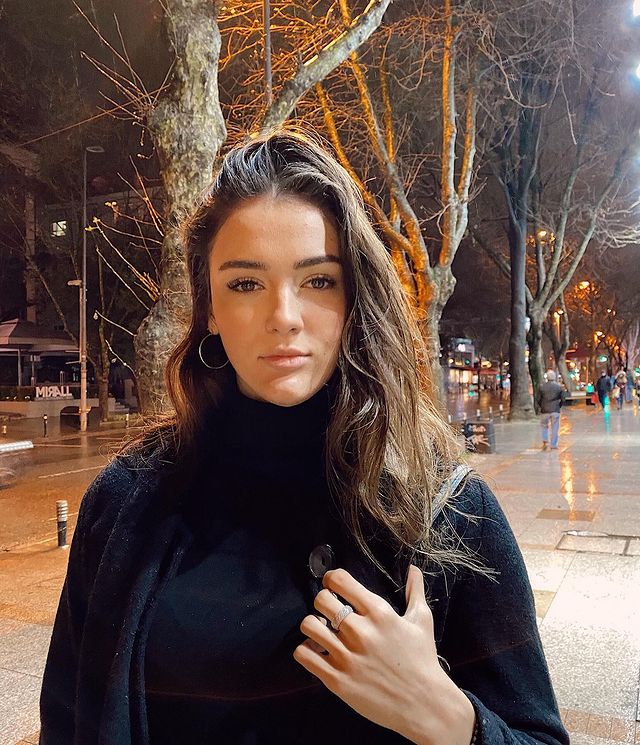 เซห์ร่า กือเนส