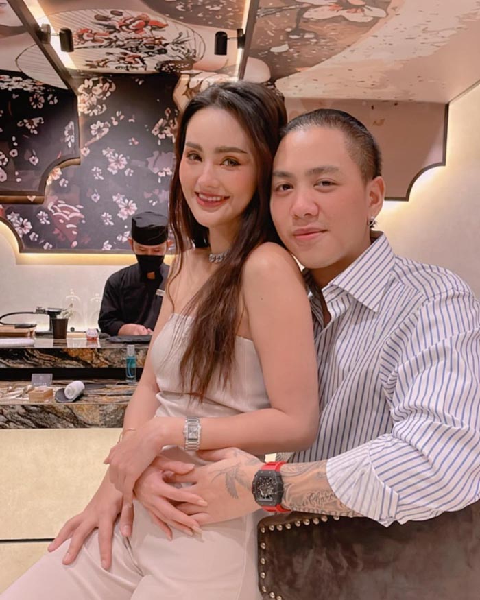 นาย ชนุชตรา ไฮโซต้น