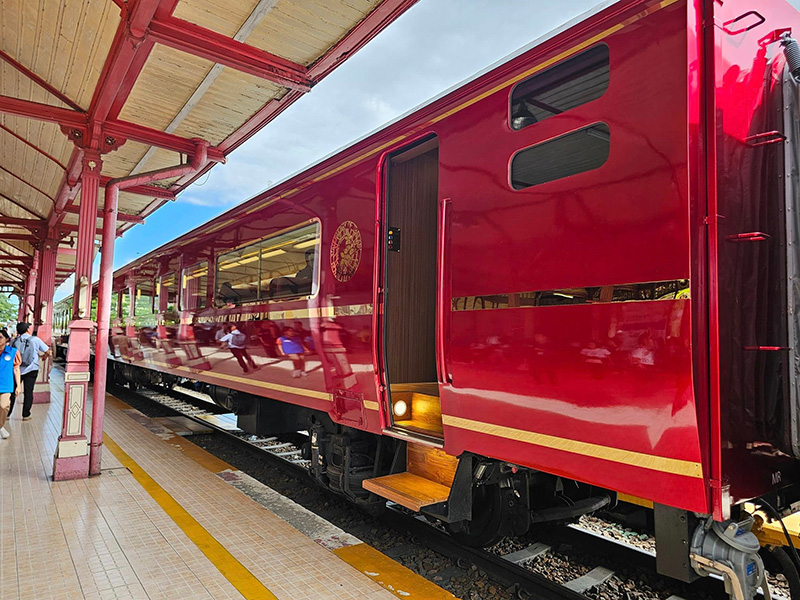 ขบวนรถไฟ SRT Royal Blossom
