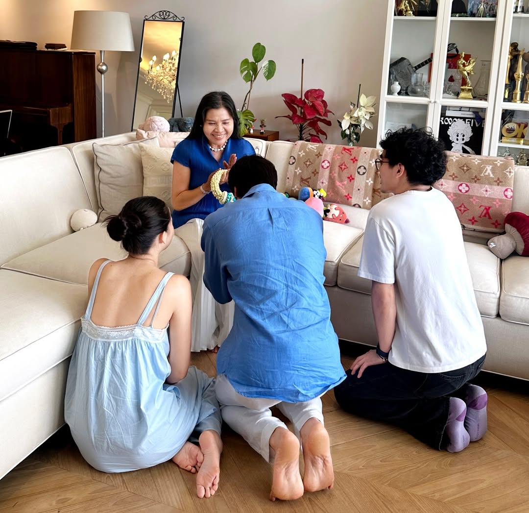 ณเดชน์ ญาญ่า น้องชาย และคุณแม่