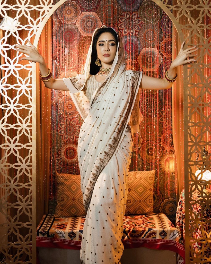 พิ้งค์กี้ สาวิกา