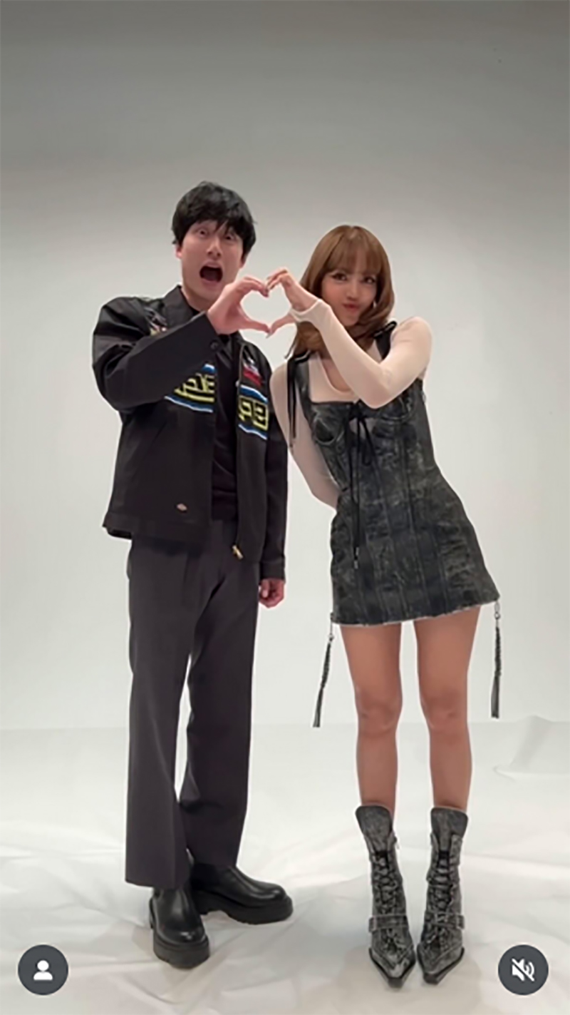 ลิซ่า ทำฮือฮา โพสต์ภาพกัดแขนปริศนา 