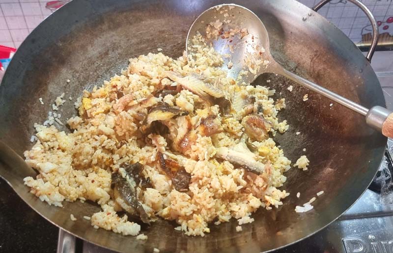 วิธีทำ ข้าวผัดแจ่วบองทรงเครื่อง