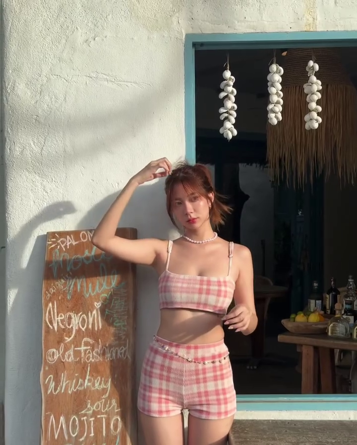 น้ำฝน ปริตา เซ็กซี่เขย่าไอจี กับชุดนุ่งสั้นชวนฝัน