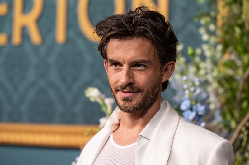 โจนาธาน เบลีย์ คว้าตำแหน่งหนุ่มเซ็กซี่ที่สุดแห่งปี 2025