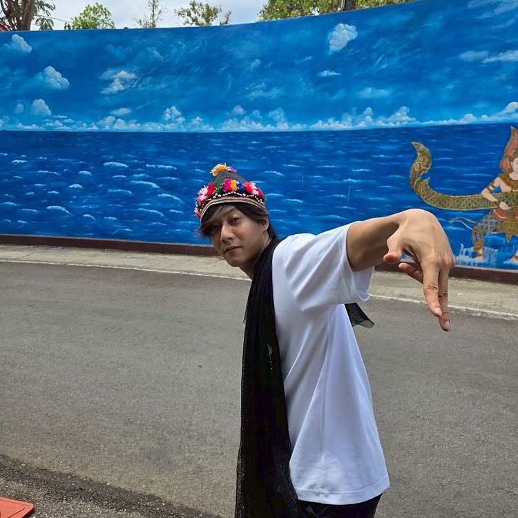 พี่จอง คัลแลน น้องแดน 3 หนุ่มเกาหลี แต่งหล่อใส่สูท ทำเอฟซี กรี๊ดสลบ