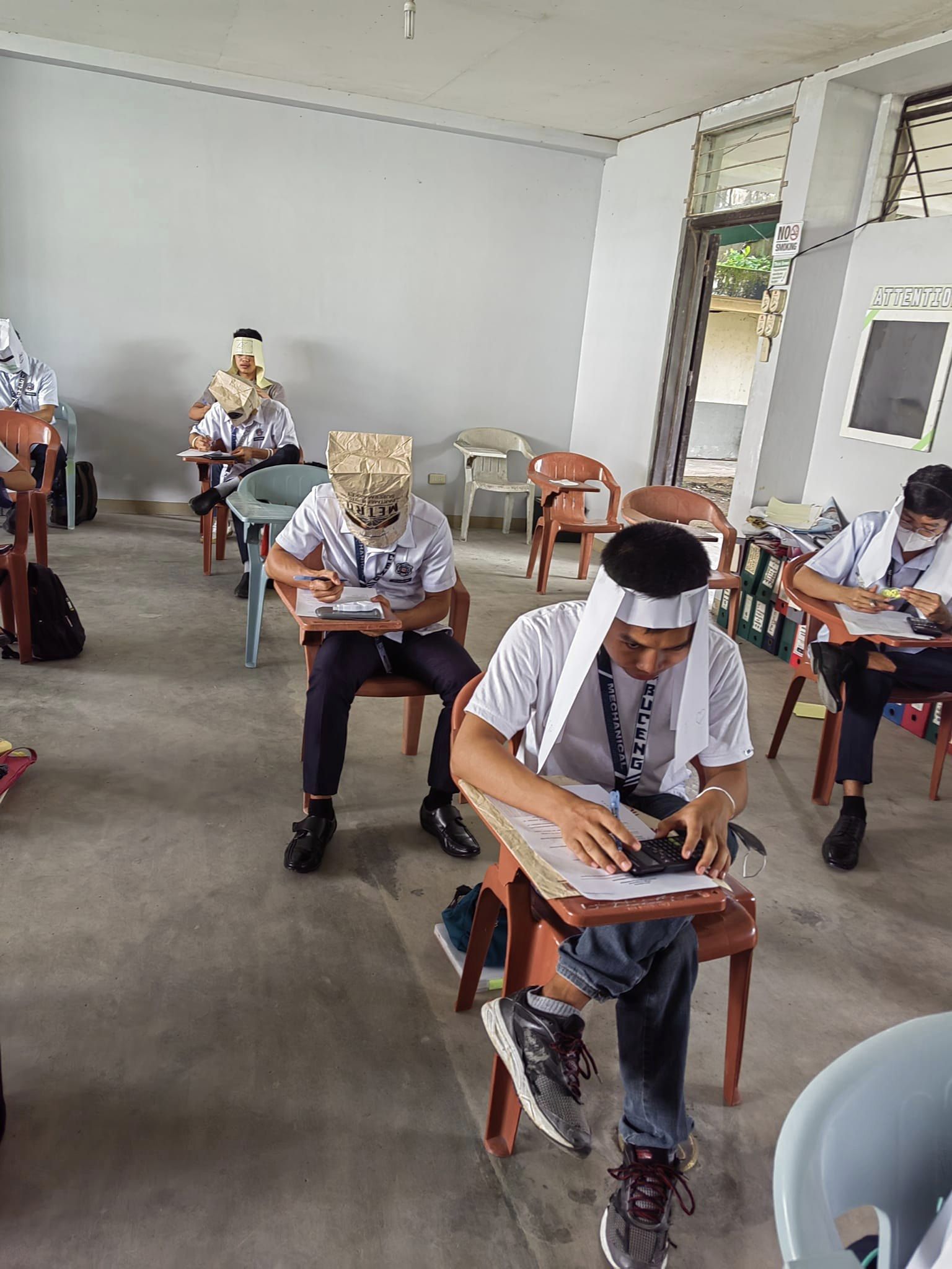 หมวกกันลอกข้อสอบ