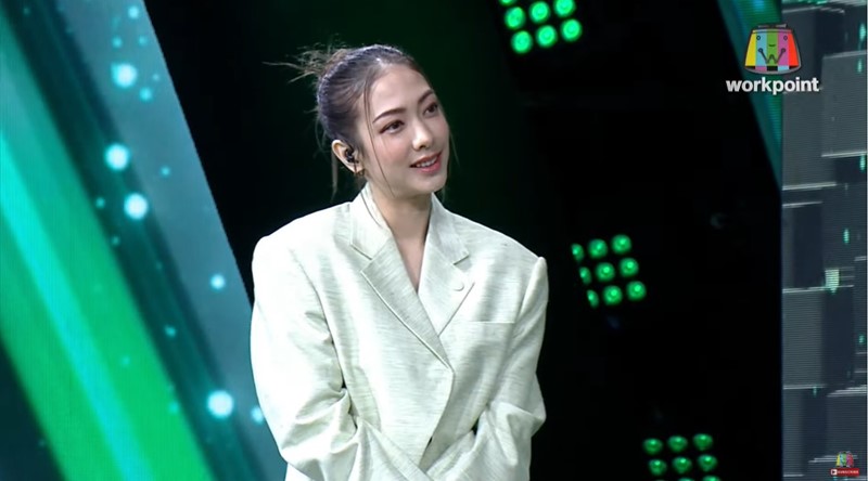 ร้องข้ามกำแพง