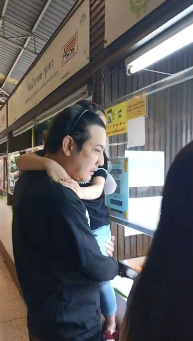 หนุ่ม ศรราม แค่อุ้มลูกก็เจอดราม่า