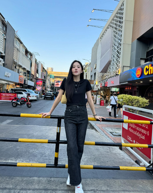 เจนิส เจณิสตา แต่งตัวไปสยาม