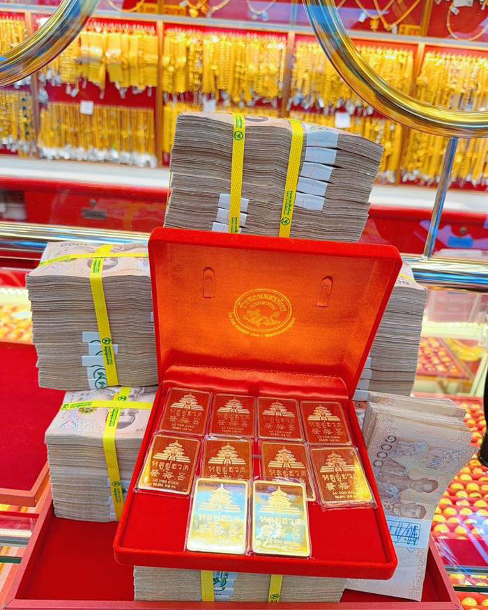 หนุ่ม กะลา หอบเงินล้านซื้อทอง 100 บาท