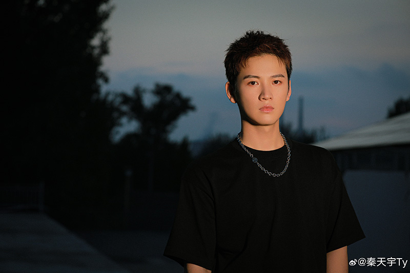 ฉินเทียนอวี่ ประวัติ