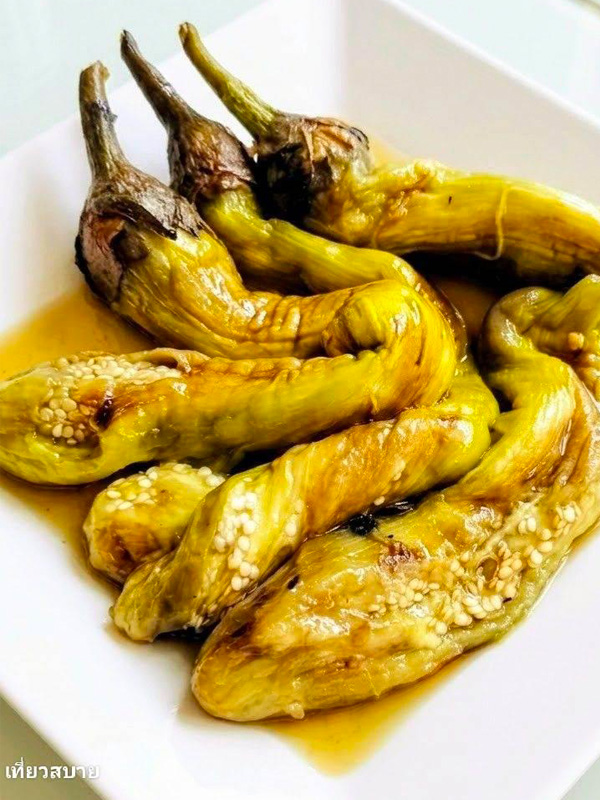 ผัดมะเขือยาวใส่หมูทอด อาหารไทย สูตรอาหาร