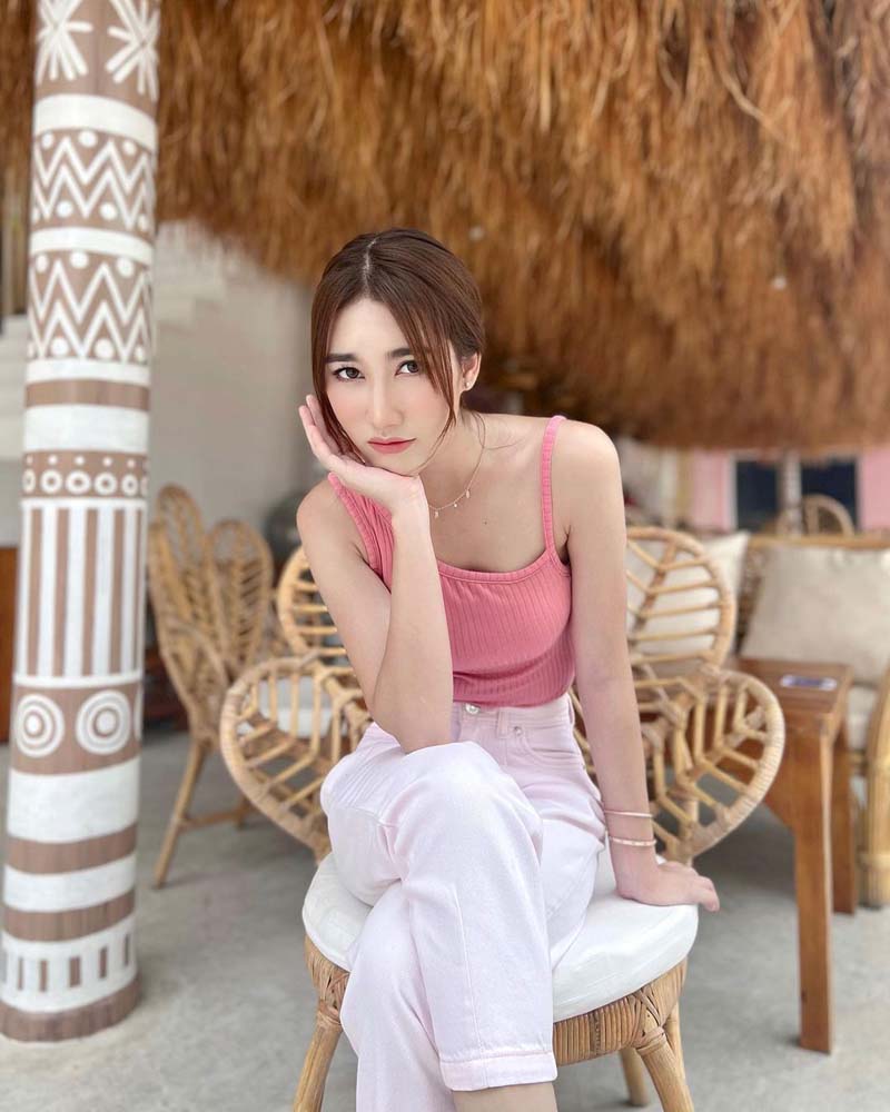 เบส รักษ์วนีย์