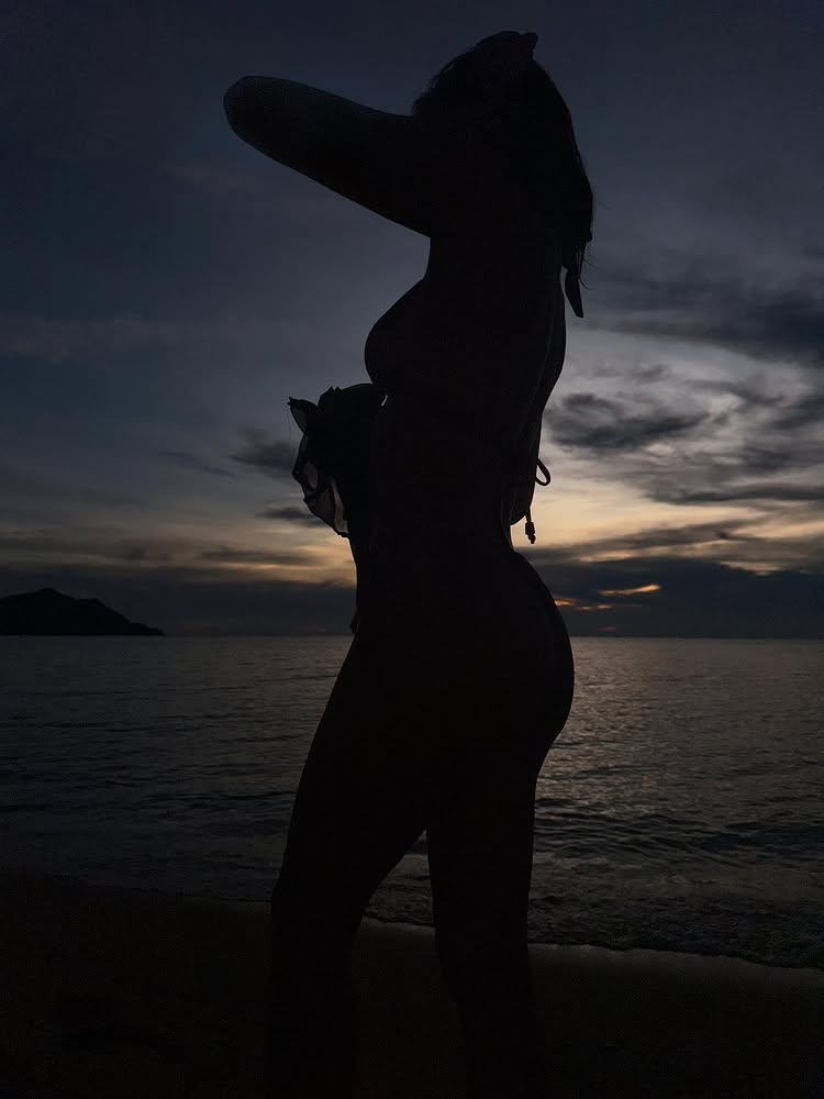 ยิปซี คีรติ ฟาดบิกินี่ตัวจิ๋ว อวดหุ่นแซ่บ บั้นท้ายกลมเด้ง