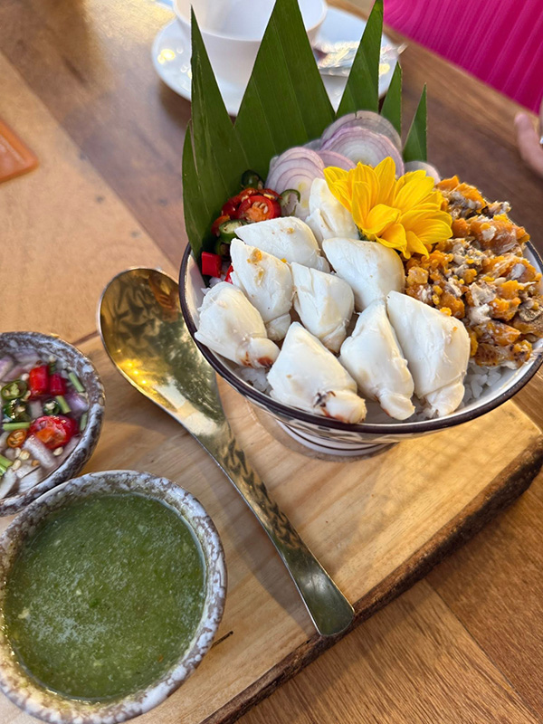 ร้านเมนูไข่เจียวปู ณ ชล