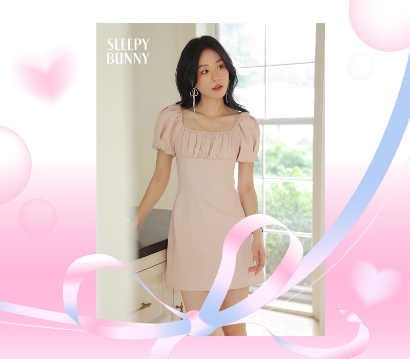 ชุดเดรสสีชมพู