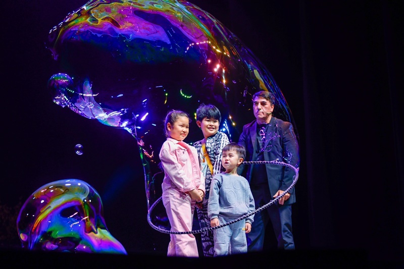 Gazillion Bubble Show โชว์ฟองสบู่