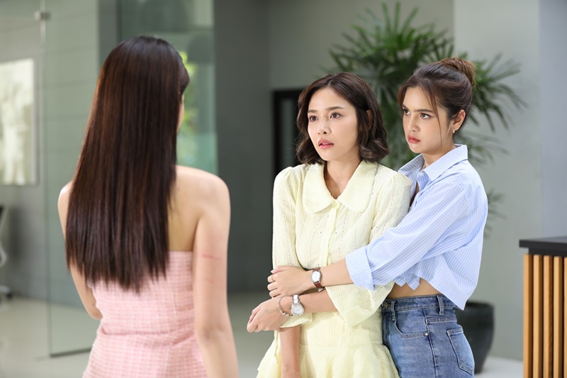 กุหลาบเล่นไฟ นักแสดง ปูเป้ พิ้งค์พลอย จีน ธันวา