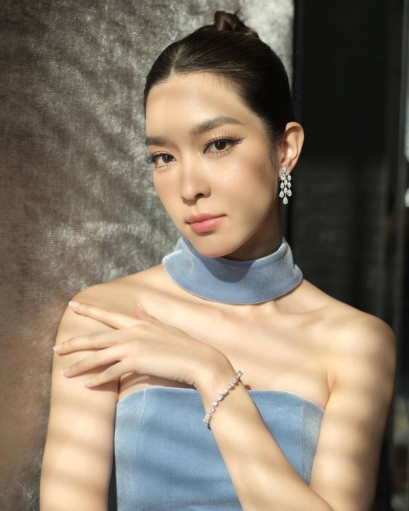 โม มนชนก 