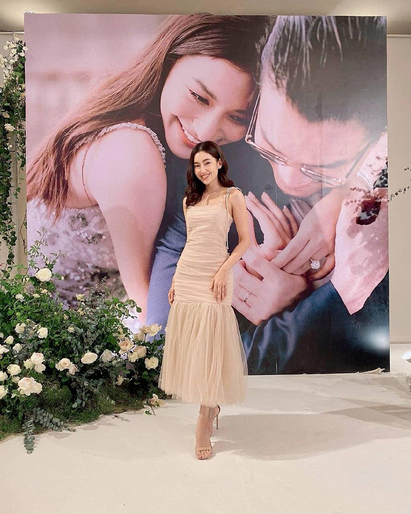 ชุดราตรียาว