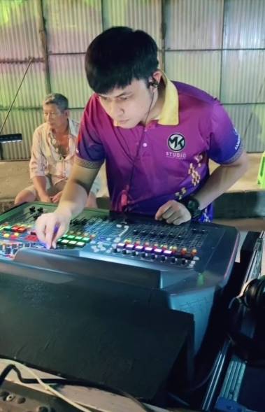  แพรวพราว แสงทอง