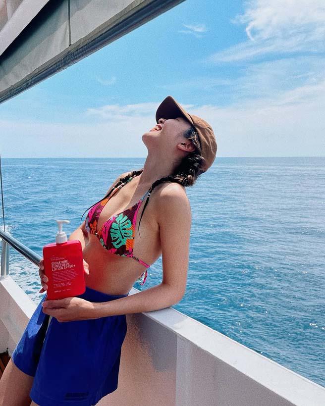 น้ำหนึ่ง สุทธิเดชานัย เปิดโหมดเซ็กซี่ นาน ๆ ที แต่เขย่าโซเชียลเอาเรื่อง !