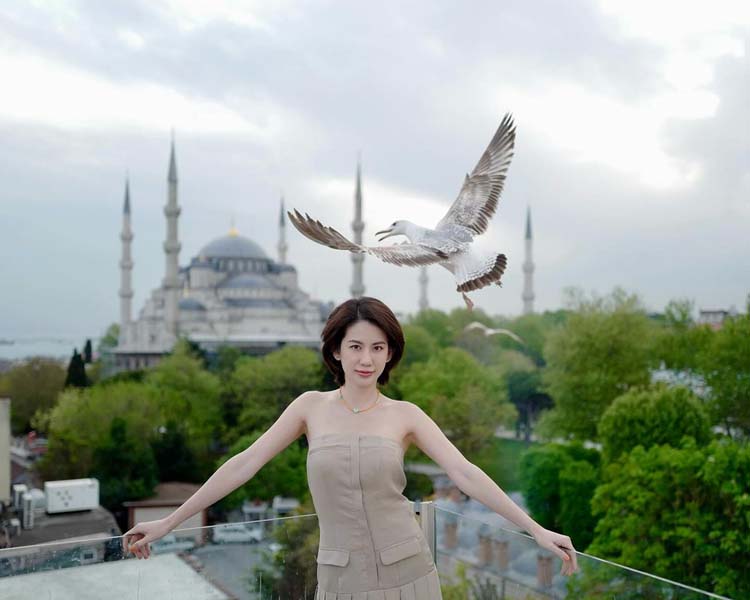 พลอย ภัทรากร