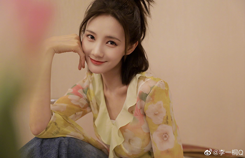 หลี่อี้ถง ประวัติ