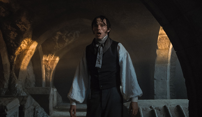 ภาพจากภาพยนตร์ Nosferatu (2024) ที่ นิโคลัส โฮลต์ รับบทนำ