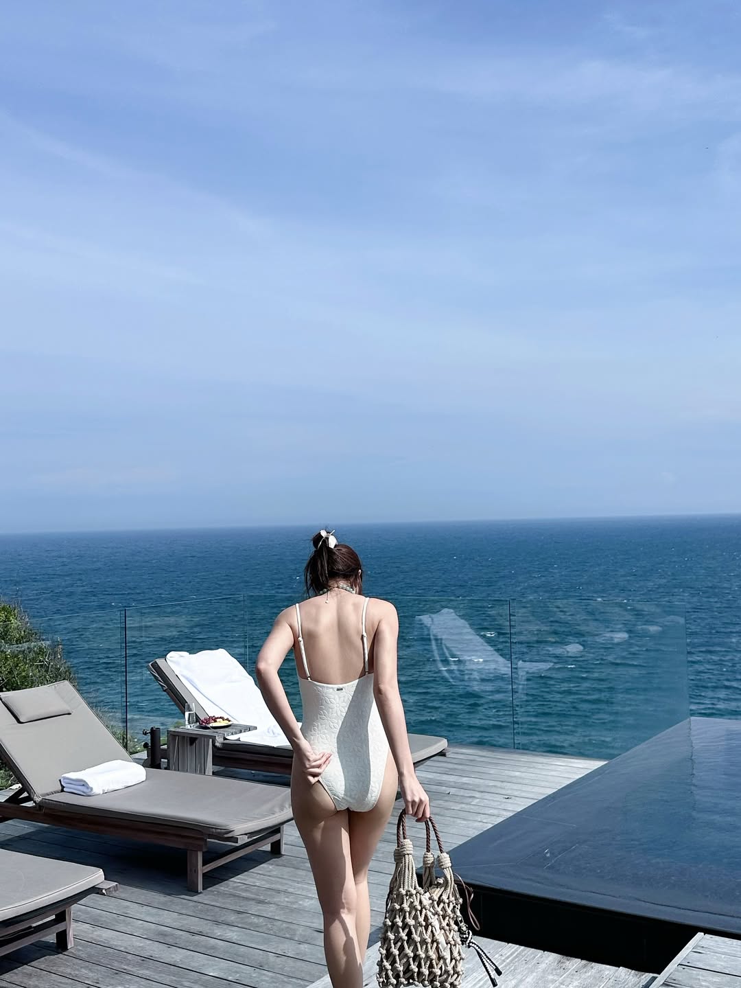 เก้า สุภัสสรา อวดลุคเซ็กซี่ซู่ซ่าริมทะเล