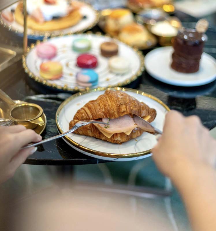 Oort Cloud Tea Room คาเฟ่ธีมอวกาศ