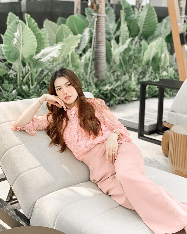 ครูแน็ค กนกลดา