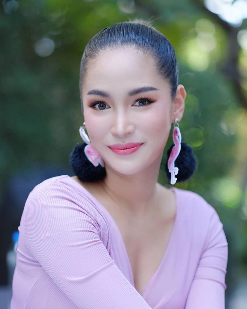 พลอย พลอยพรรณ